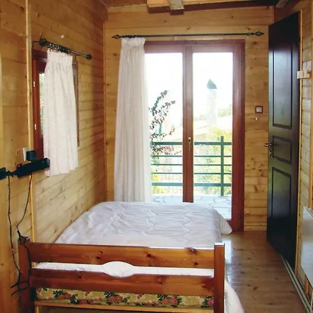 Semesterbostad Awesome In Molos Kammena Vourla With 3 Bedrooms, Internet And Outdoor Swimming Pool Liapáta