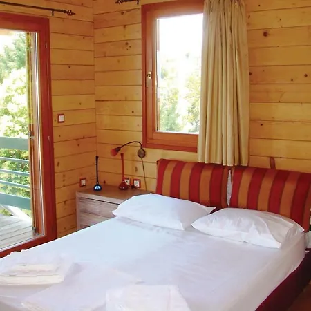 Awesome In Molos Kammena Vourla With 3 Bedrooms, Internet And Outdoor Swimming Pool Semesterbostad Liapáta
